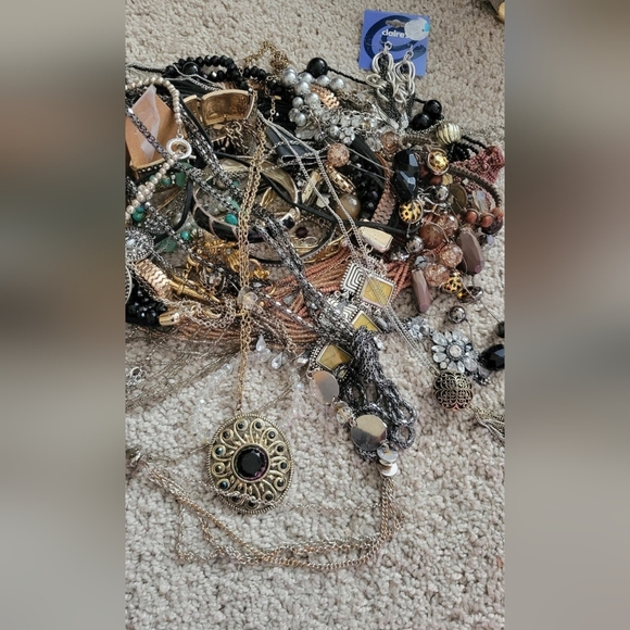 Mystery Costume Jewelry Bag 2.7 pounds - Picture 8 of 12